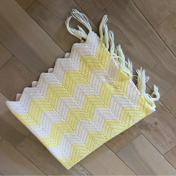 Vintage Handmade Crochet Knit Afghan Yellow And White Chevron - Picture 3 of 4
